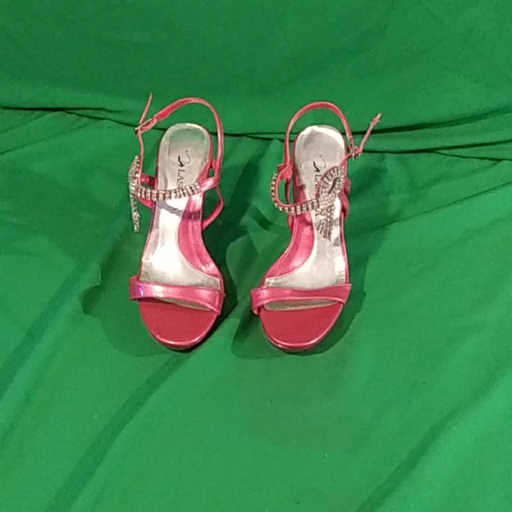 Lasonia sz 6 pink jeweled strappy heels